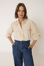 Camisa con escote de ganchillo - Pétalo