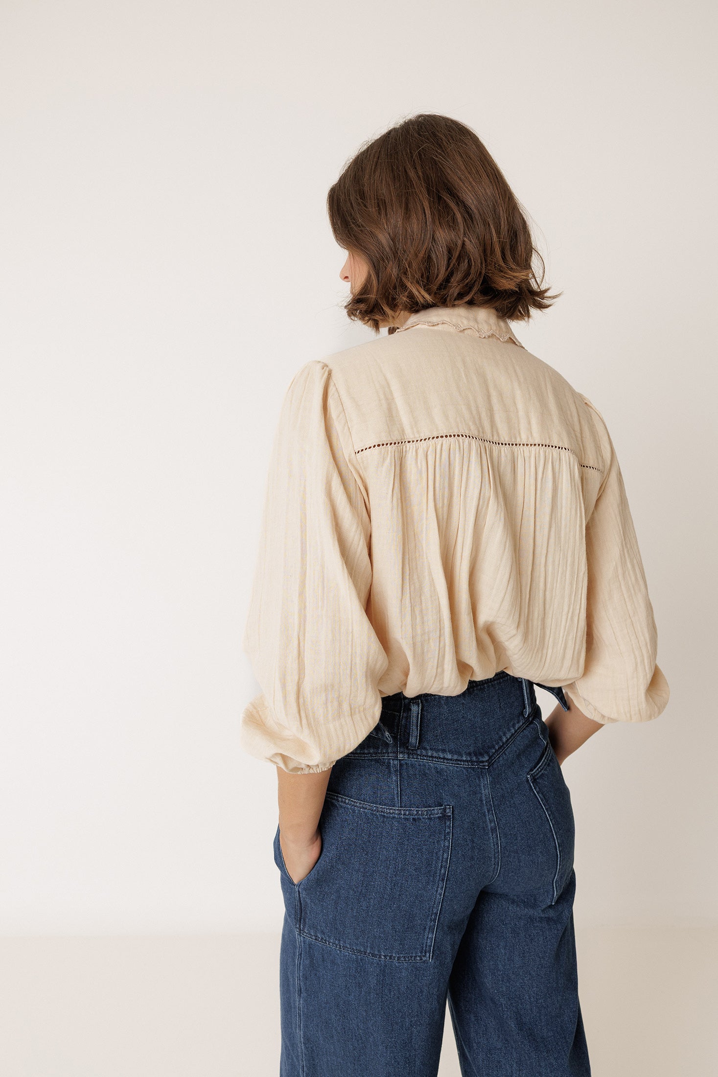 Camisa con escote de ganchillo - Pétalo