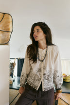 Blusa con Bajo Floral - Crudo