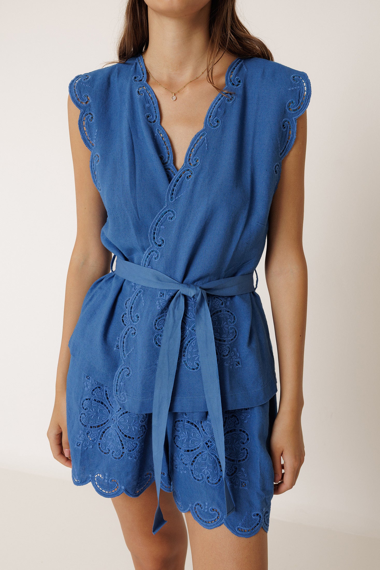 Top con Bordado Floral - Azul Británico