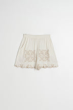 Short bordado con borde festoneado - Crudo