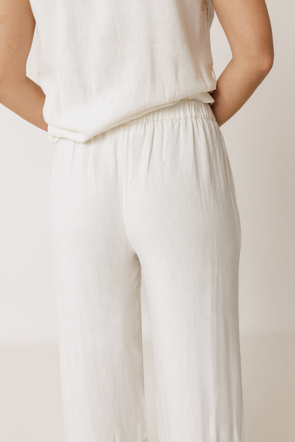 Pantalón con bajo bordado - Crudo