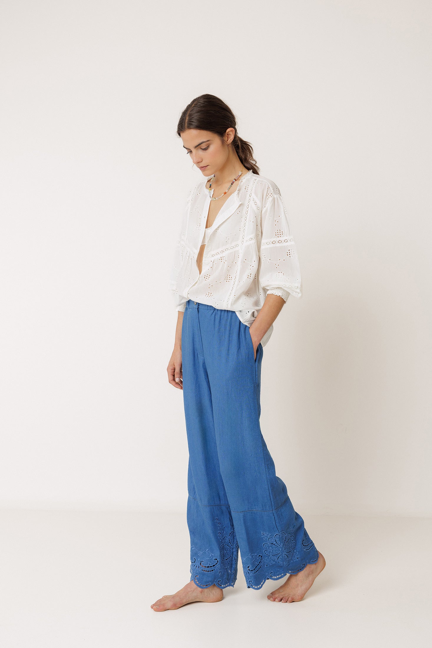 Pantalón con bajo bordado - Azul británico