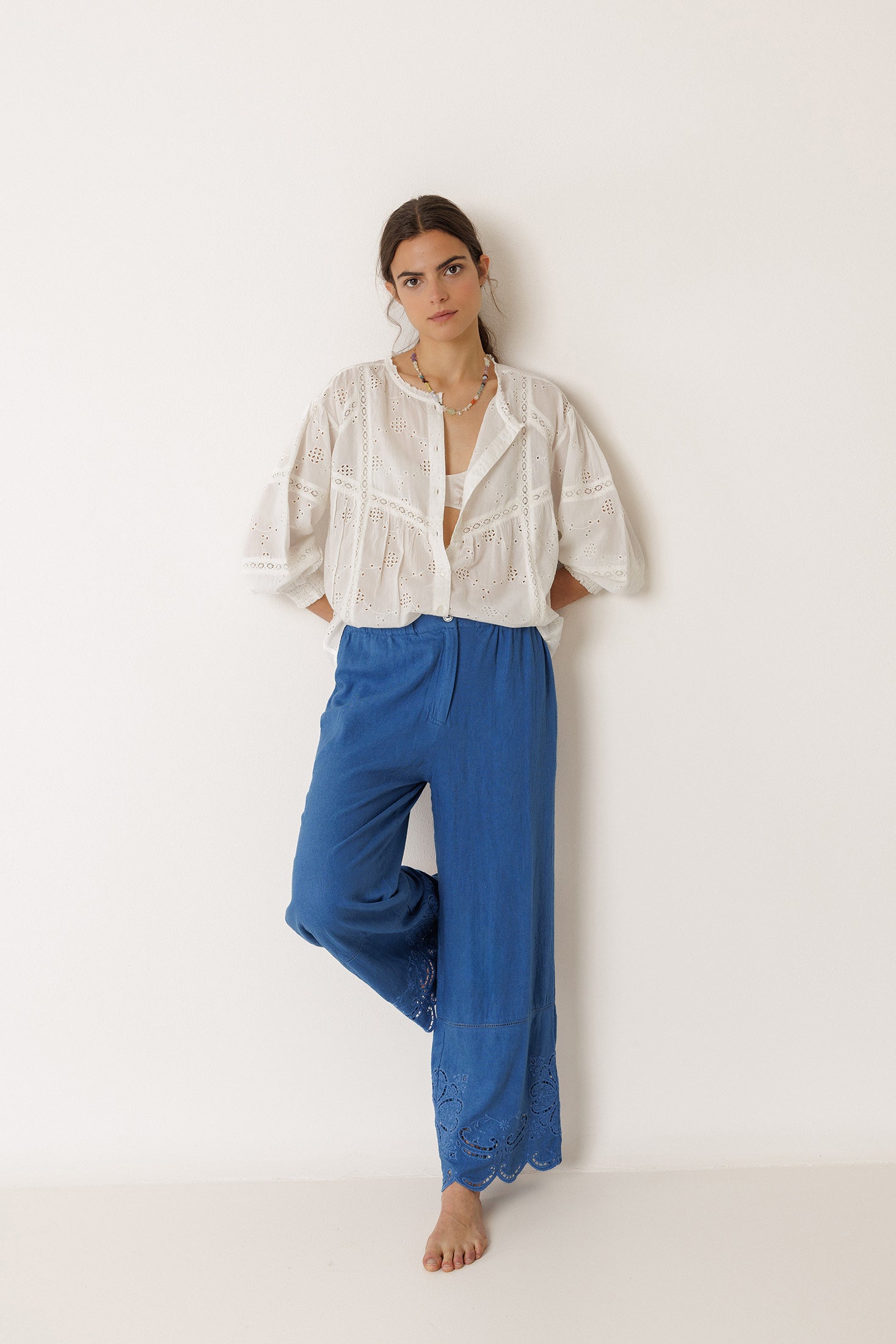 Pantalón con bajo bordado - Azul británico
