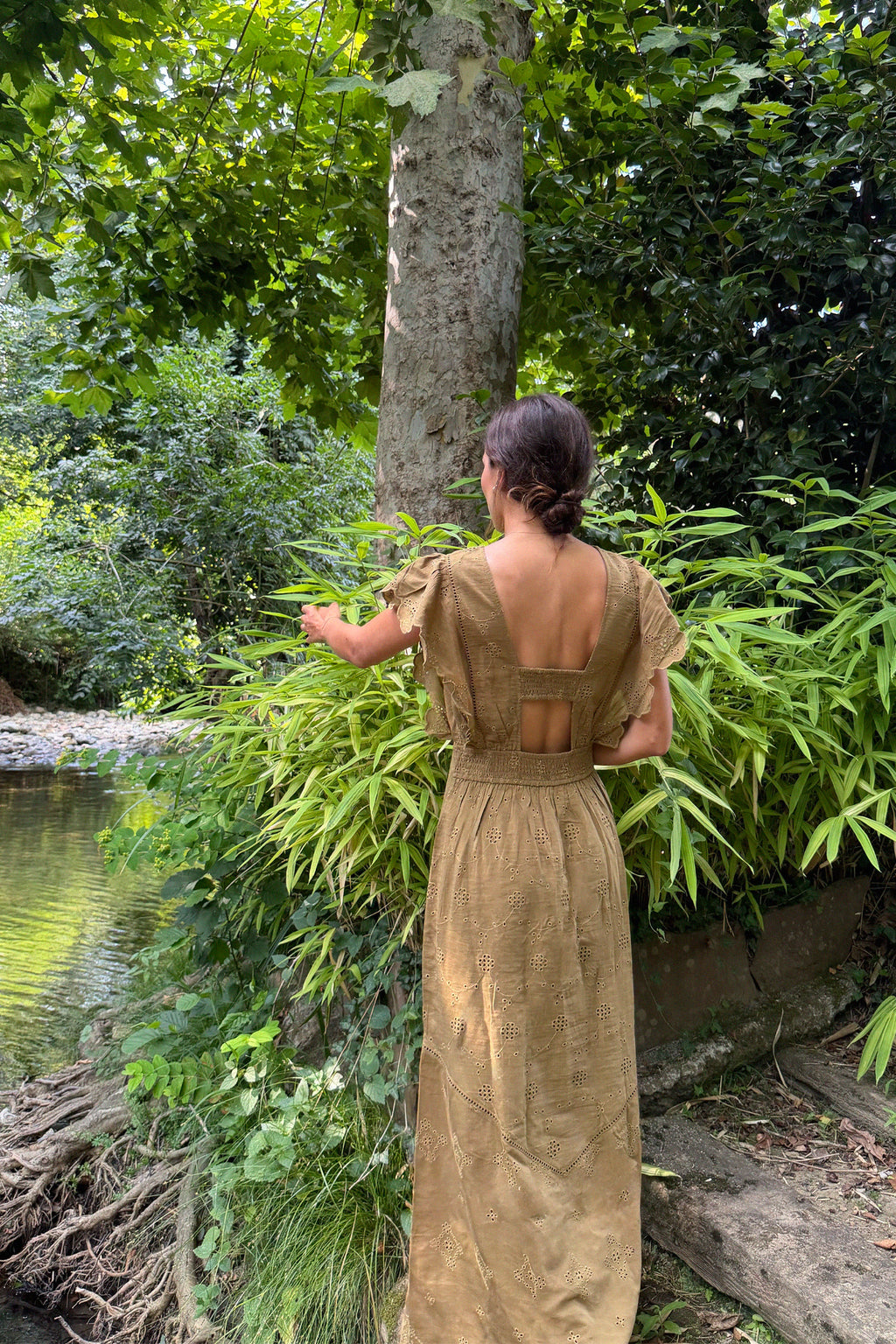 Vestido Largo con Bordado Schiffli - Caqui