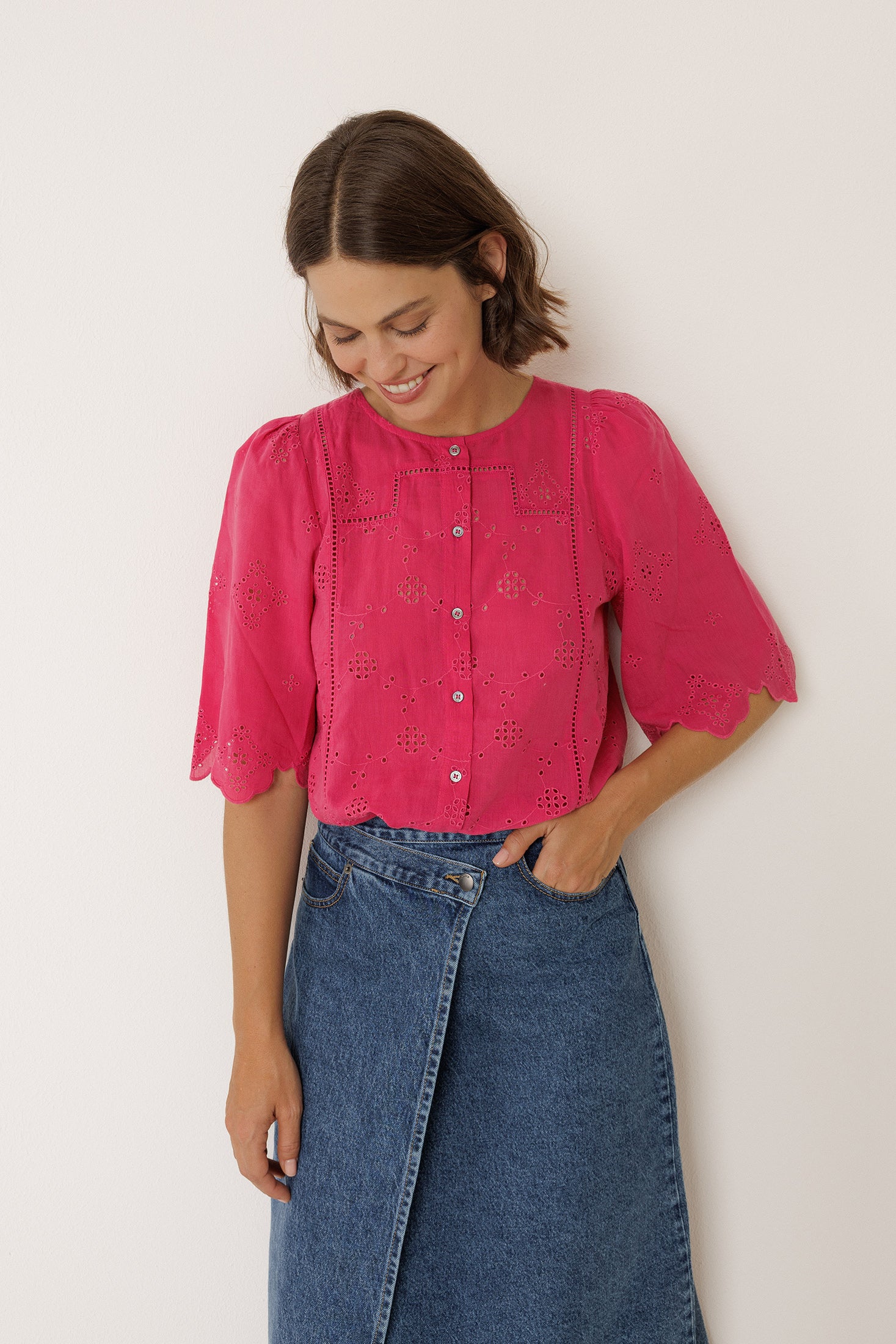 Camisa de Corte Recto con Bordado Schiffli - Fresa