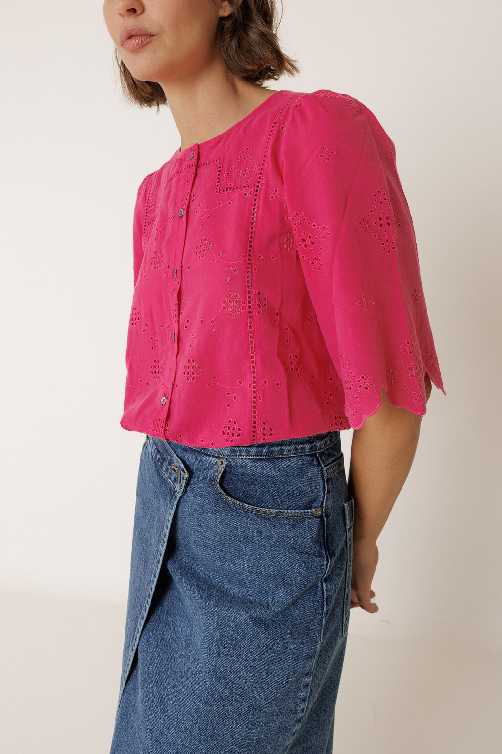 Camisa de Corte Recto con Bordado Schiffli - Fresa
