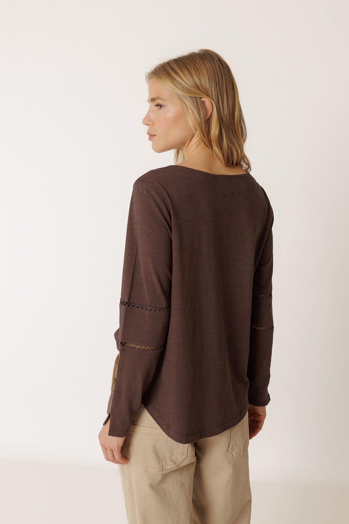 Camiseta Romántica Combinada - Chocolate