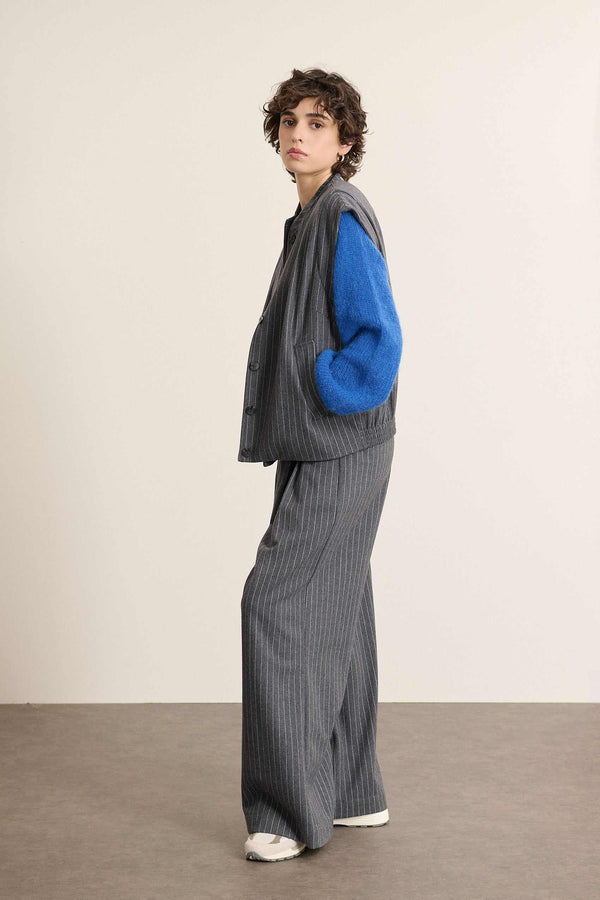 Garance Paris OI 25, chaleco sastre para mujer en color gris de rayas en lana, poliéster y tencel.