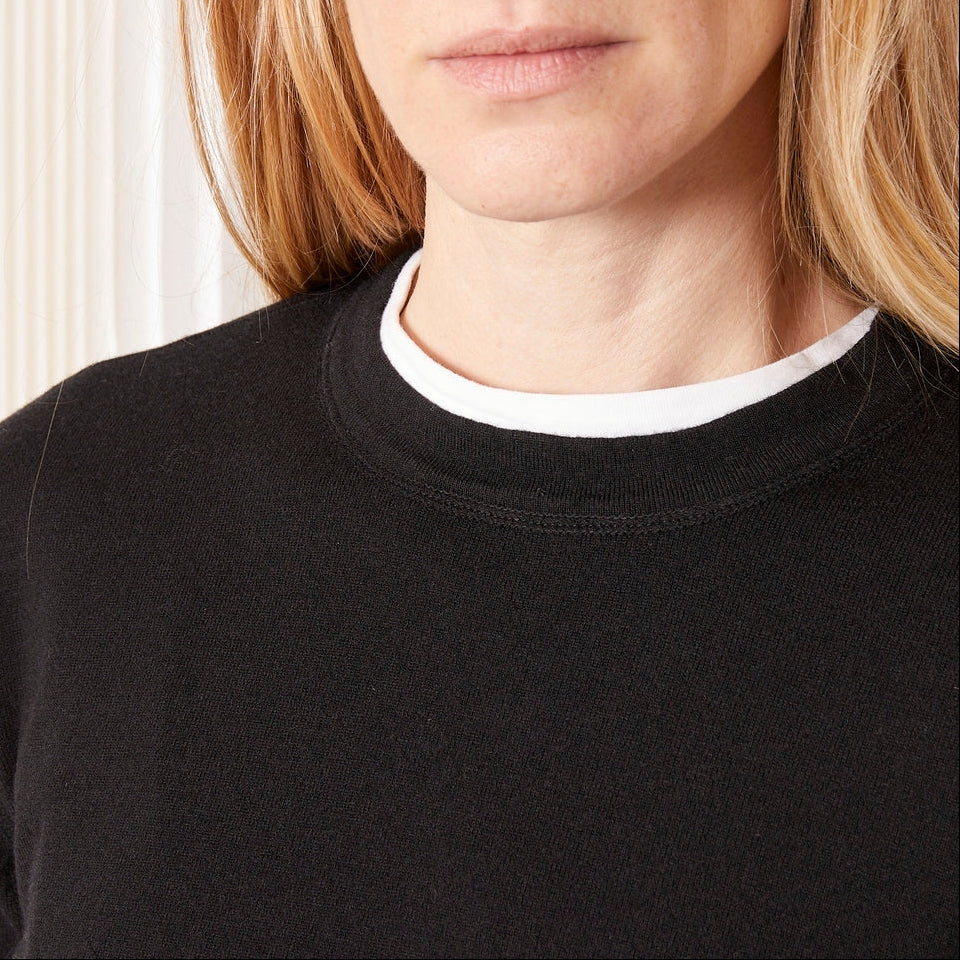Officine Générale – Pull Isabelle - Noir - Femme, mannequin femme blonde, pull noir, vue de face