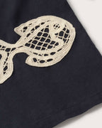 Blusa patched bordado a mano fish Ane sostenible silueta - 2