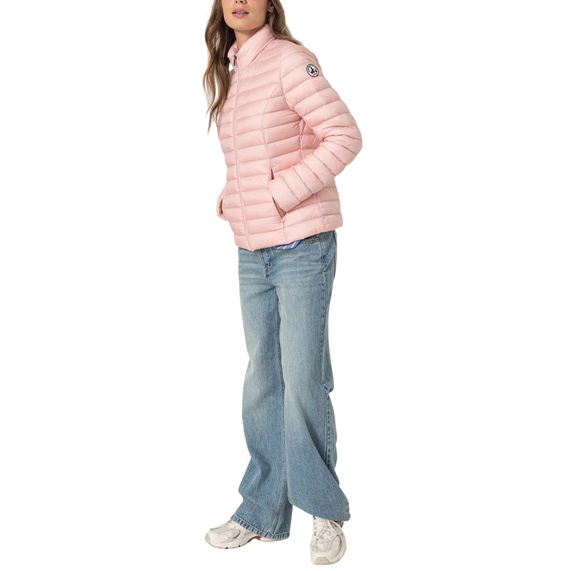 Jott – Plumífero de mujer Jott CHA, modelo con plumífero rosa pálido y vaqueros azul claro