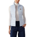 Jott – Chaleco Mujer Jott SEDA BASIC, modelo con un chaleco acolchado azul claro, vista frontal