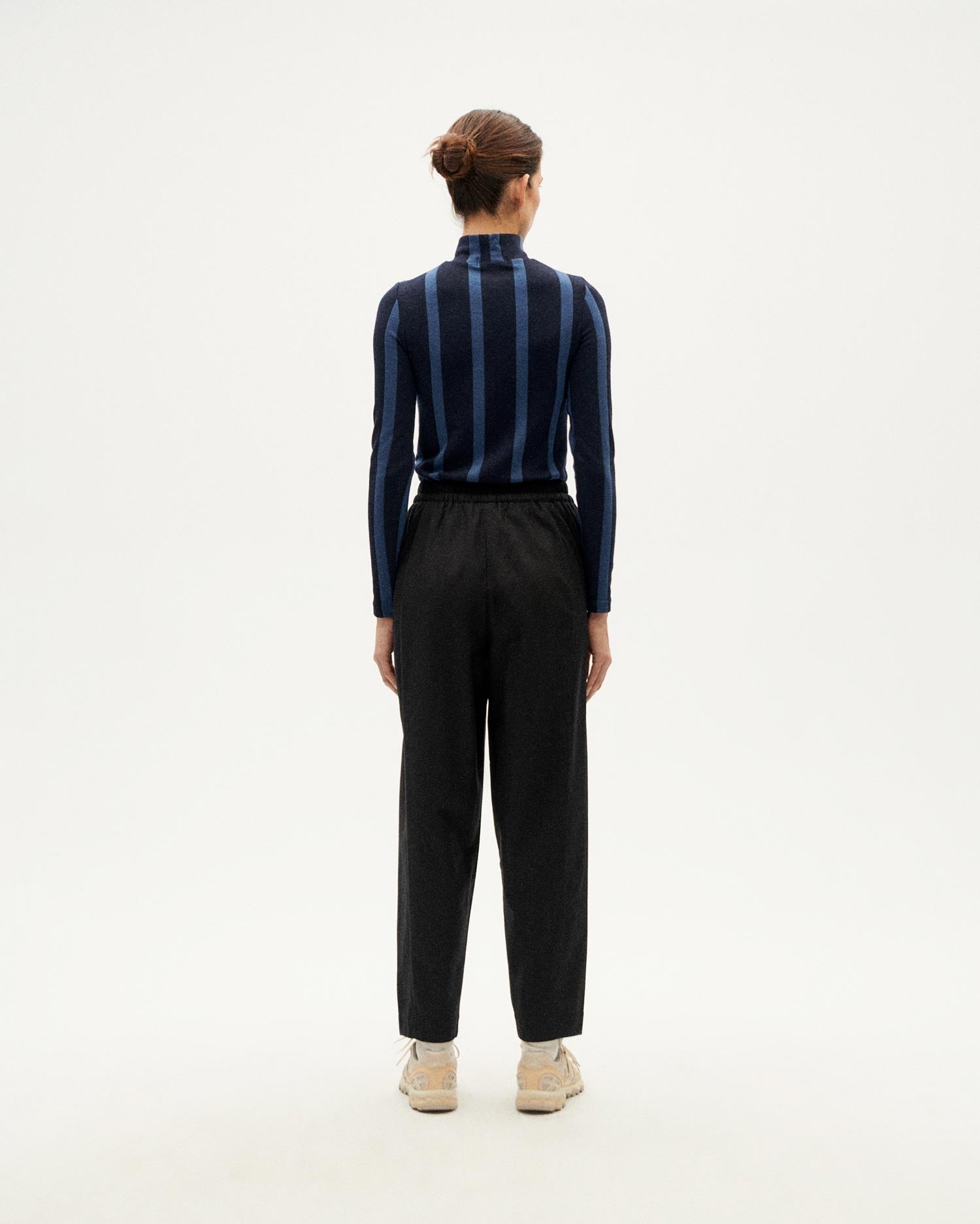Pantalón negro Esther sostenible-4