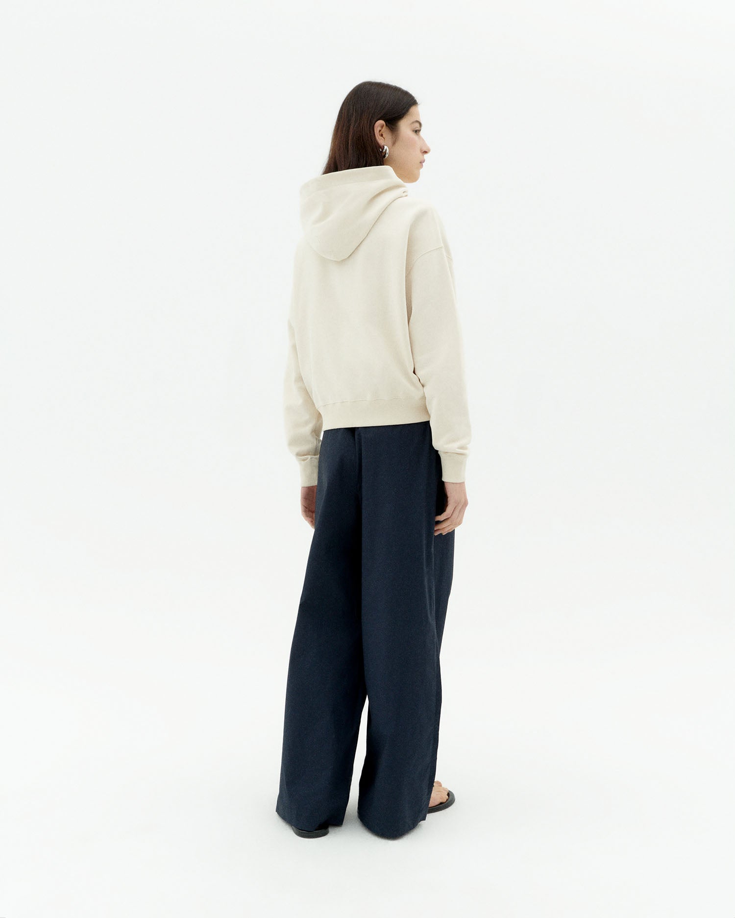 Sudadera capucha blanca sol tipo Valeria sostenible-4