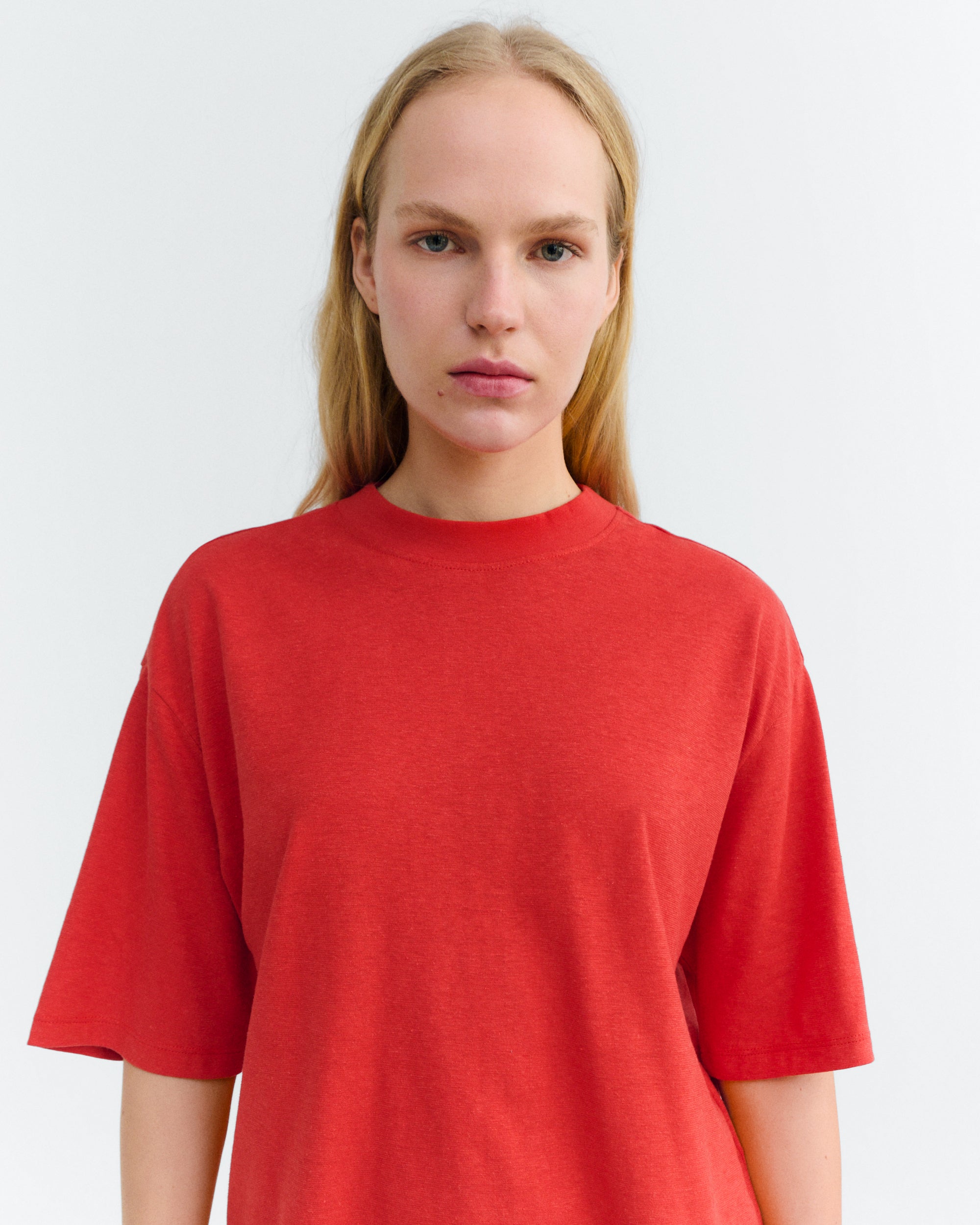 Camiseta oversize roja cáñamo Lena sostenible - 4
