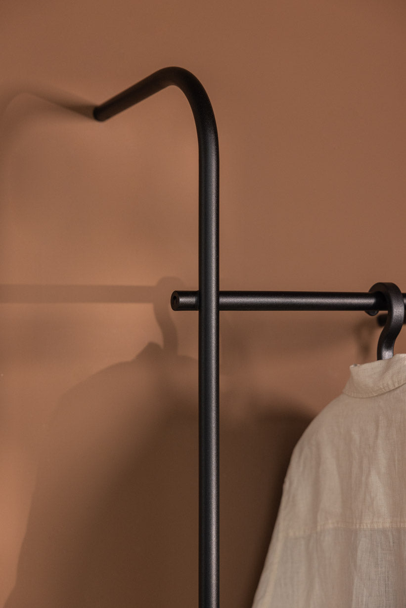 Detalles del GARDEROBE TAMINA con Diseño minimalista y Metallstange.