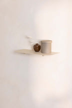 Wandregal LENN mit eleganter Vase and Aufbewahrungskiste, Modern Design for zeitgemäße Wohnräume.