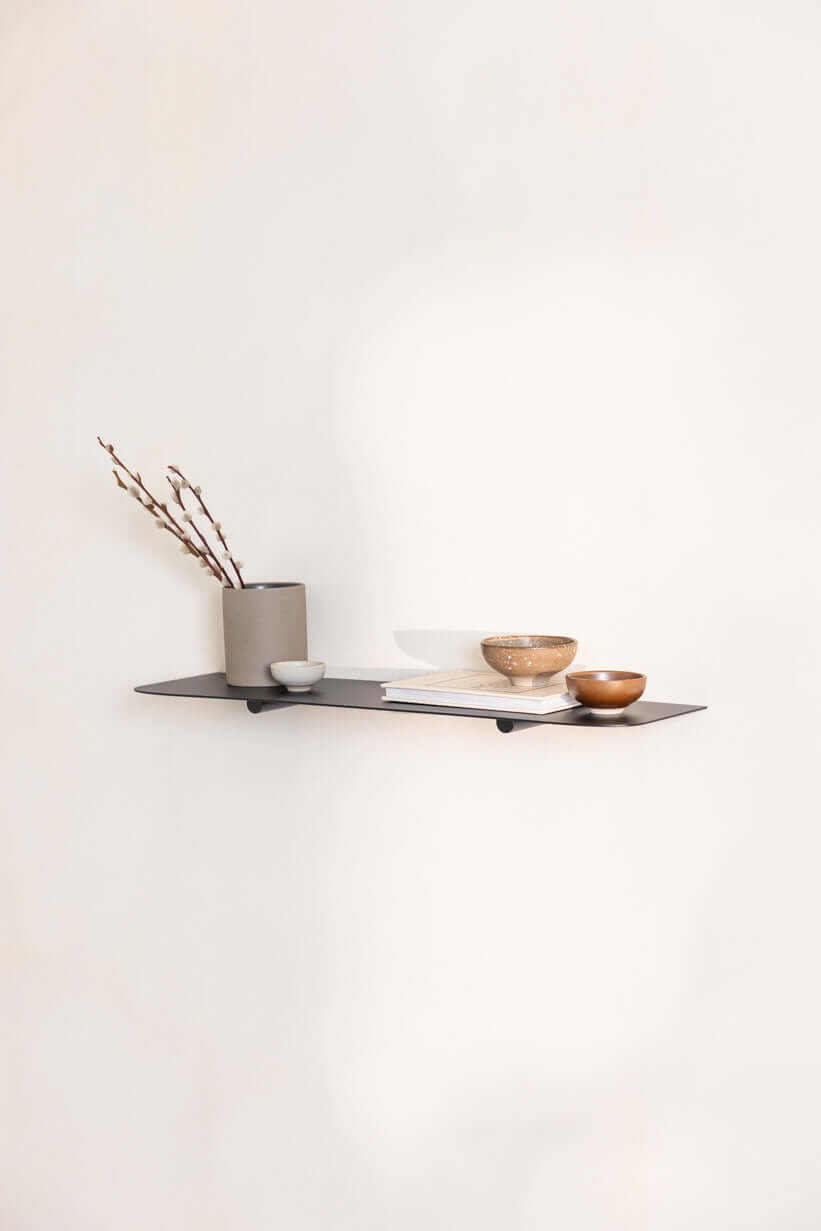 Wandregal LENN with modern decoration objects with minimalist metalwork