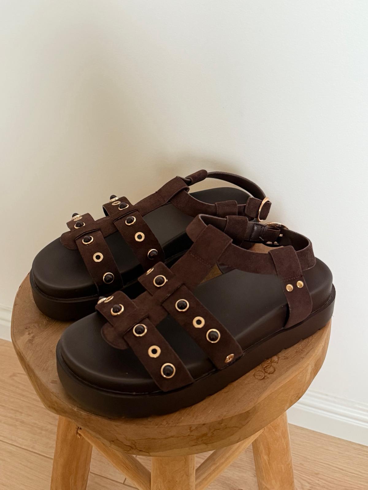 Sandalias marrones