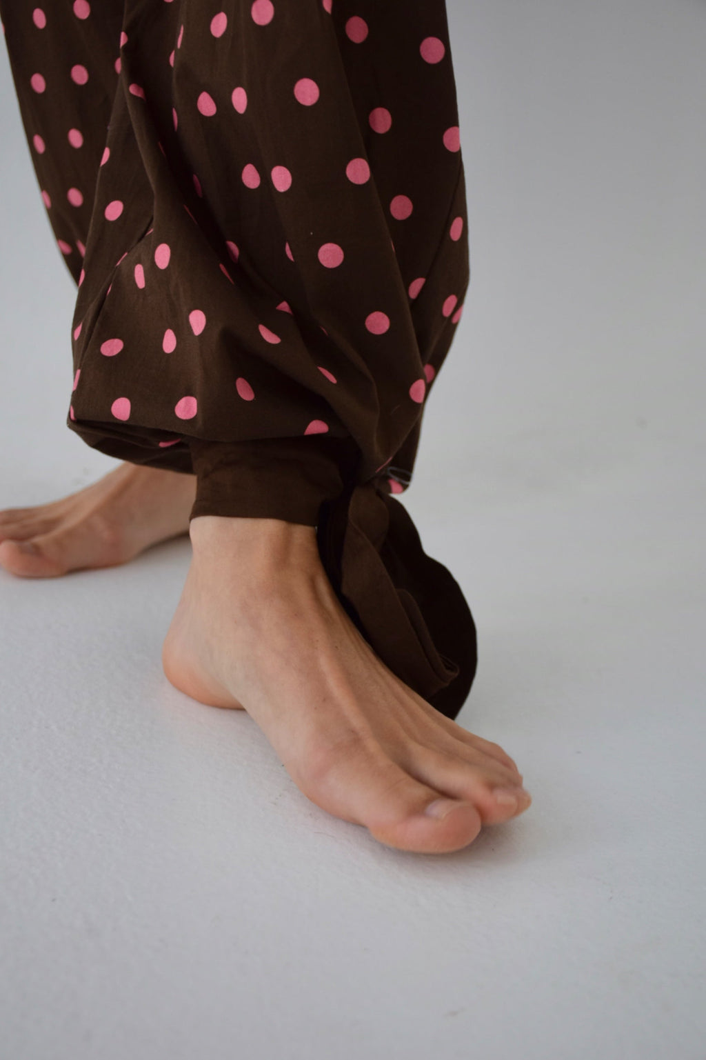 Pantalon Lia Pois Marron Et Rose