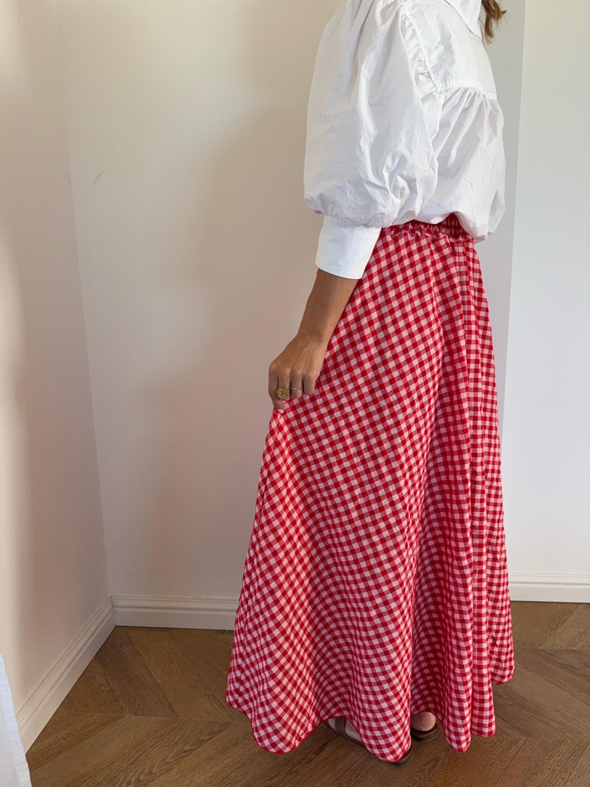 Falda roja cereza