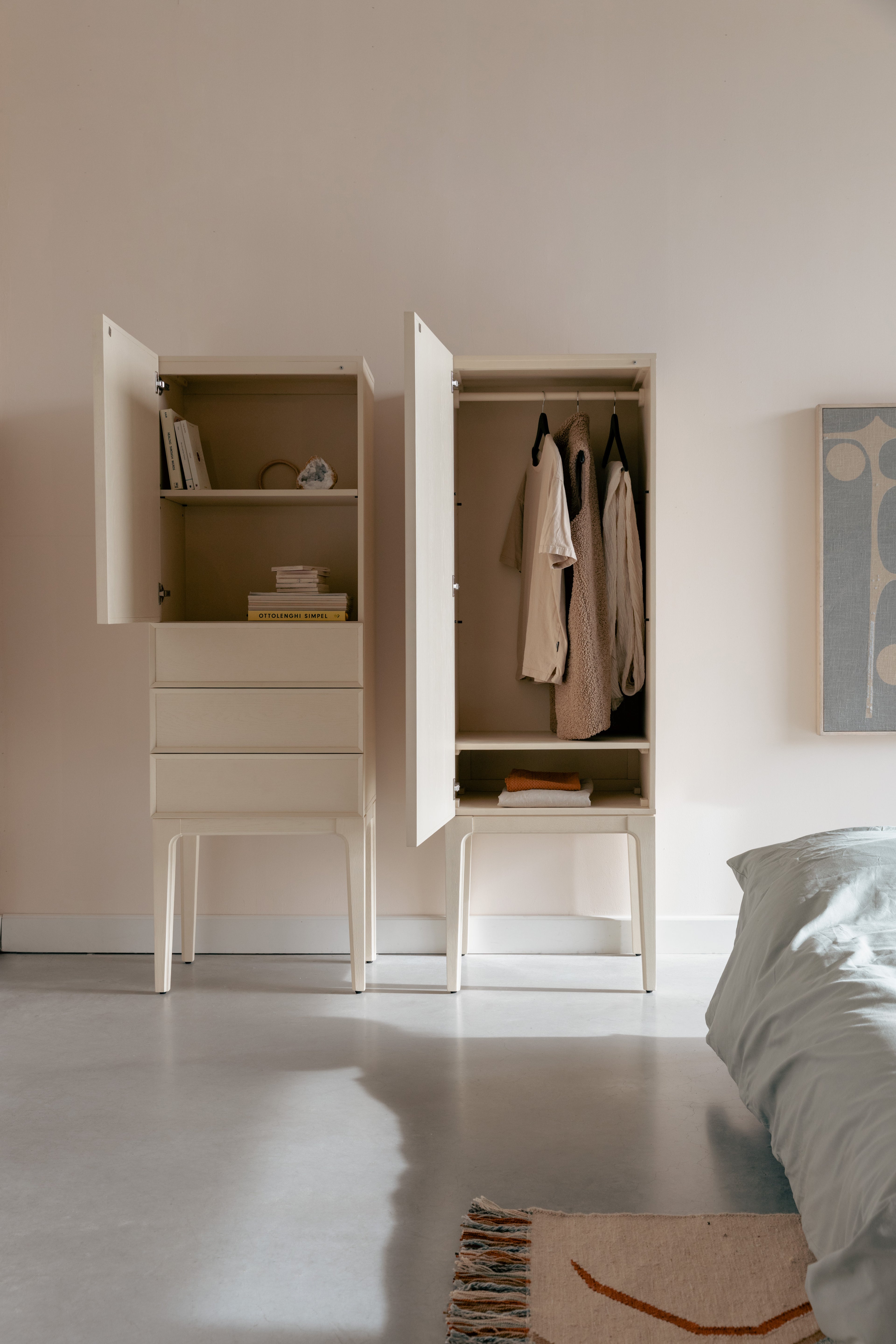 June 1 Puerta 3 Cajones - Armario - Roble macizo - Beige