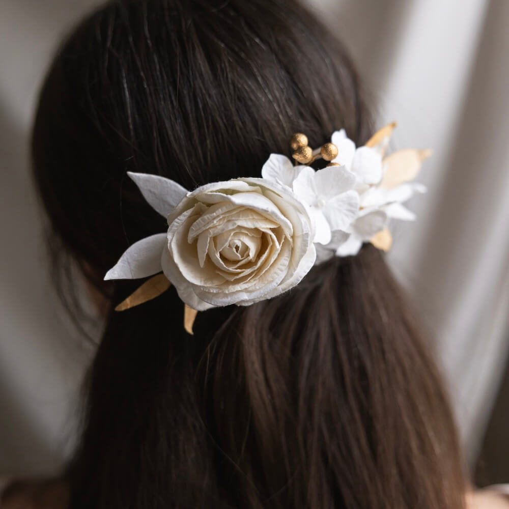 Peineta Flores De Papel Blanco Y Dorado