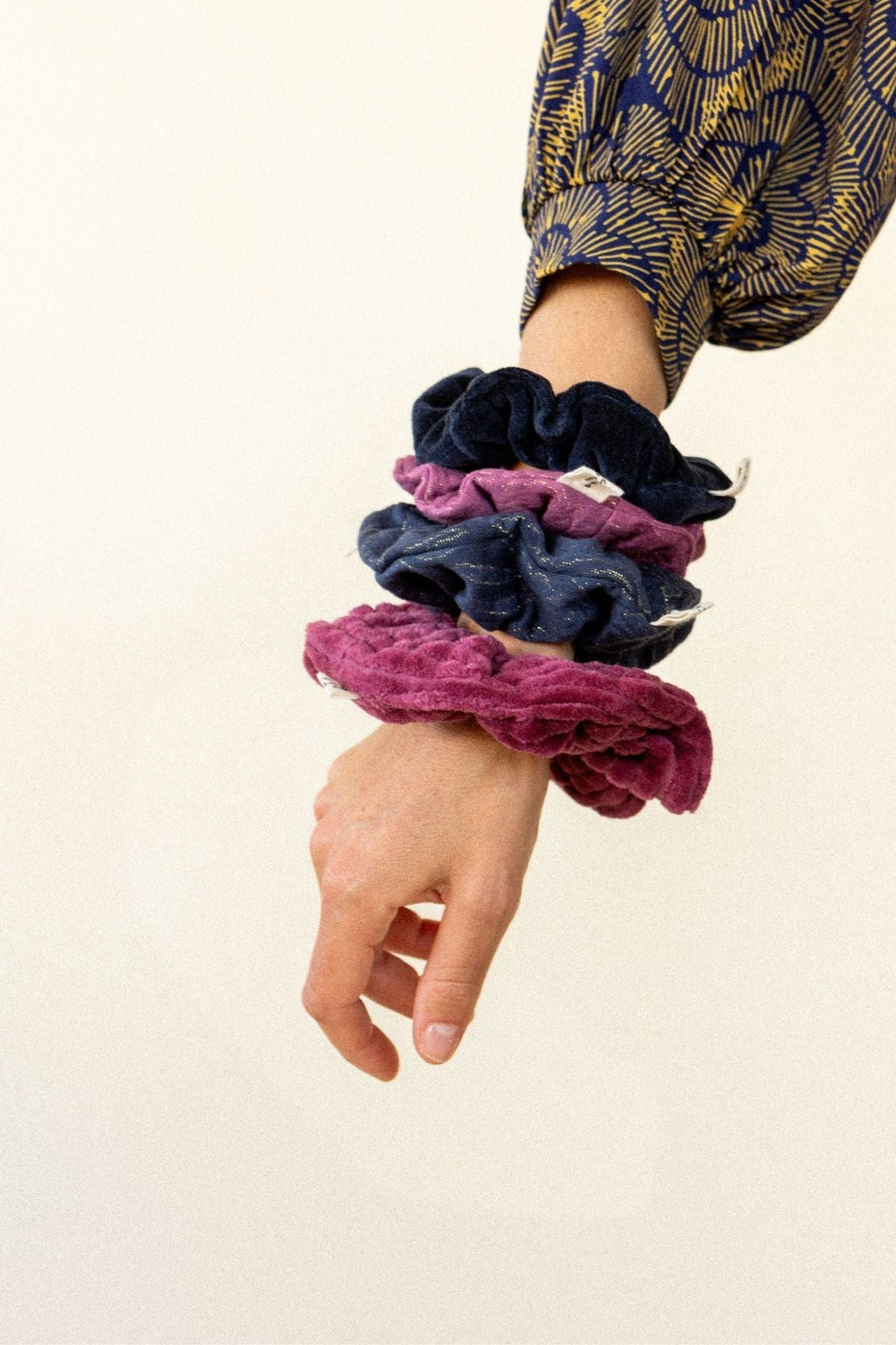 Small Manjuk Scrunchie