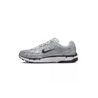 Baskets Nike Wms P-6000 - Gris Et Blanc