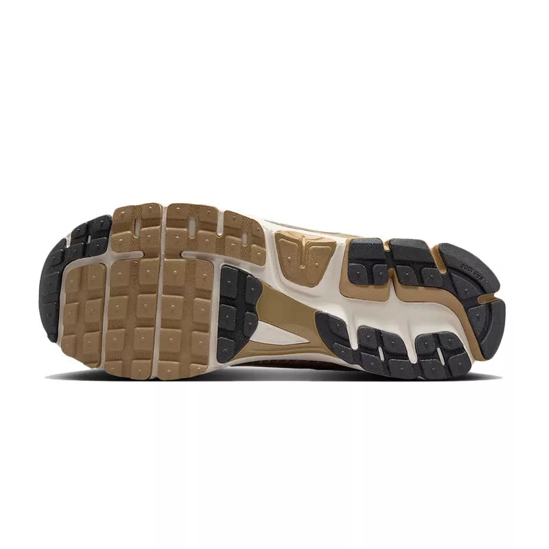 Zapatillas Nike Zoom Vomero 5 - Blanco/Gris/Oro