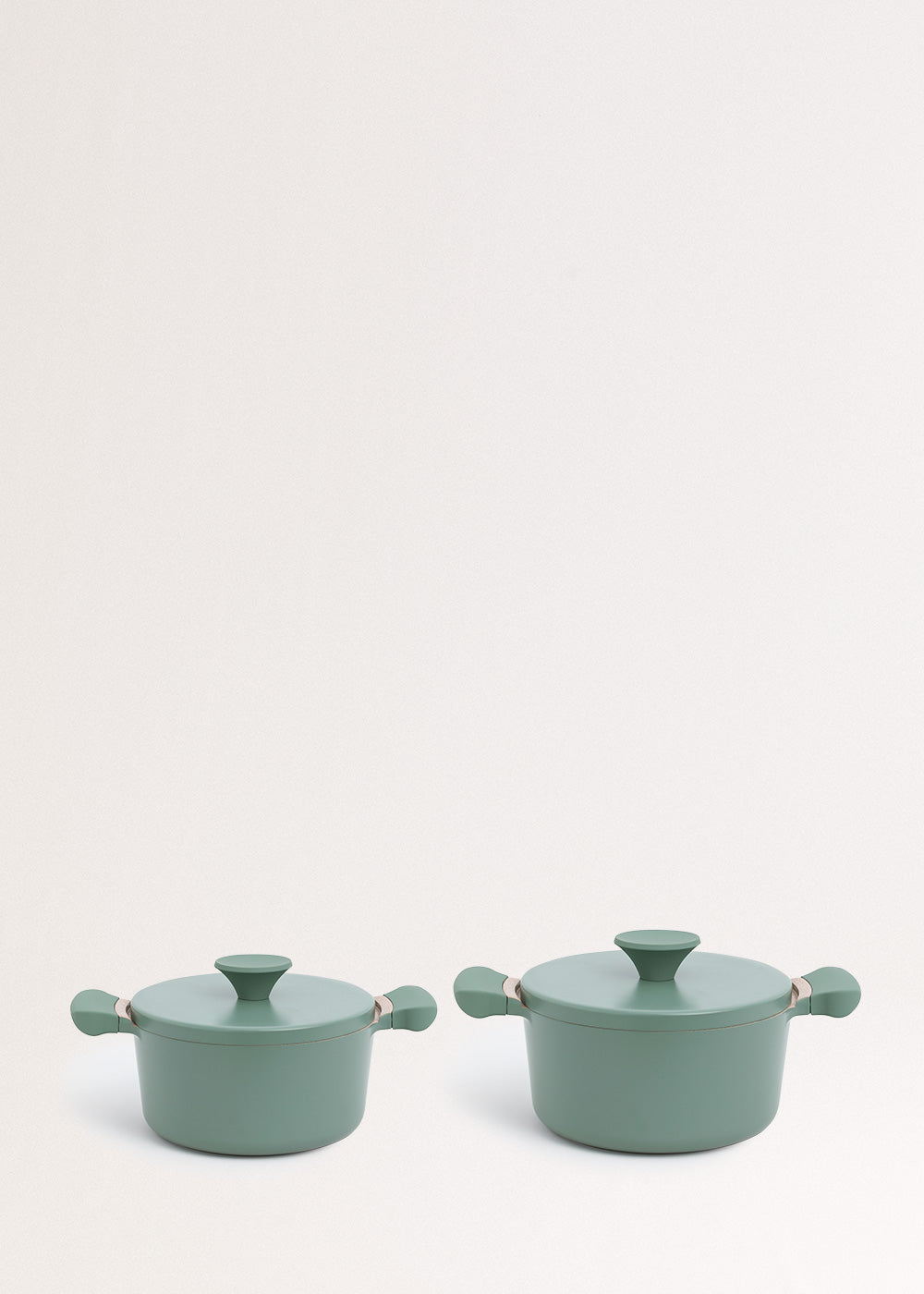 Pot Studio - 2 Cocottes En Fonte D'Aluminium & Manche En Bakélite - Vert Sauge