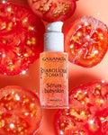 Producto diabólico suero de tomate babyskin con fondo de tomate