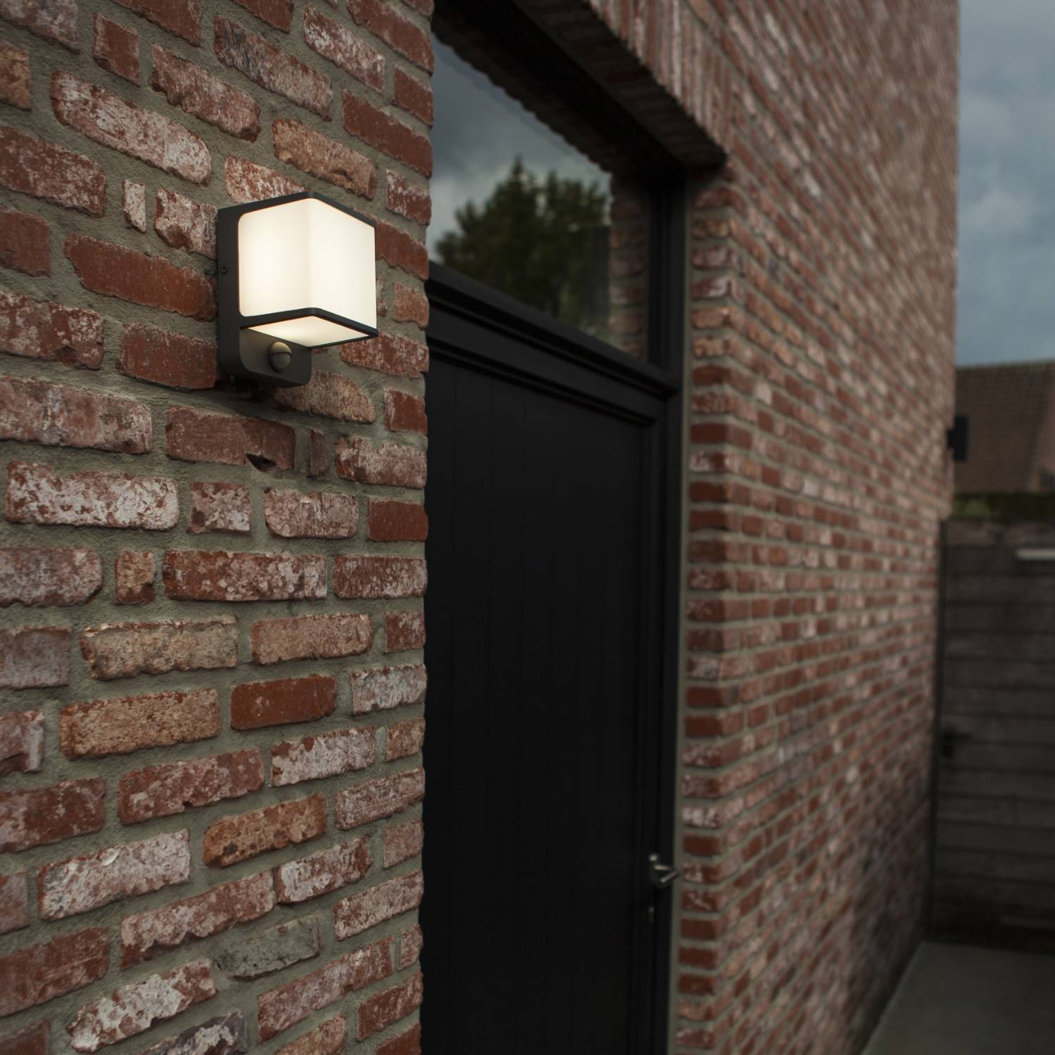 Doblo - Mains-Powered Wall Light - Aluminium - Dark Grey