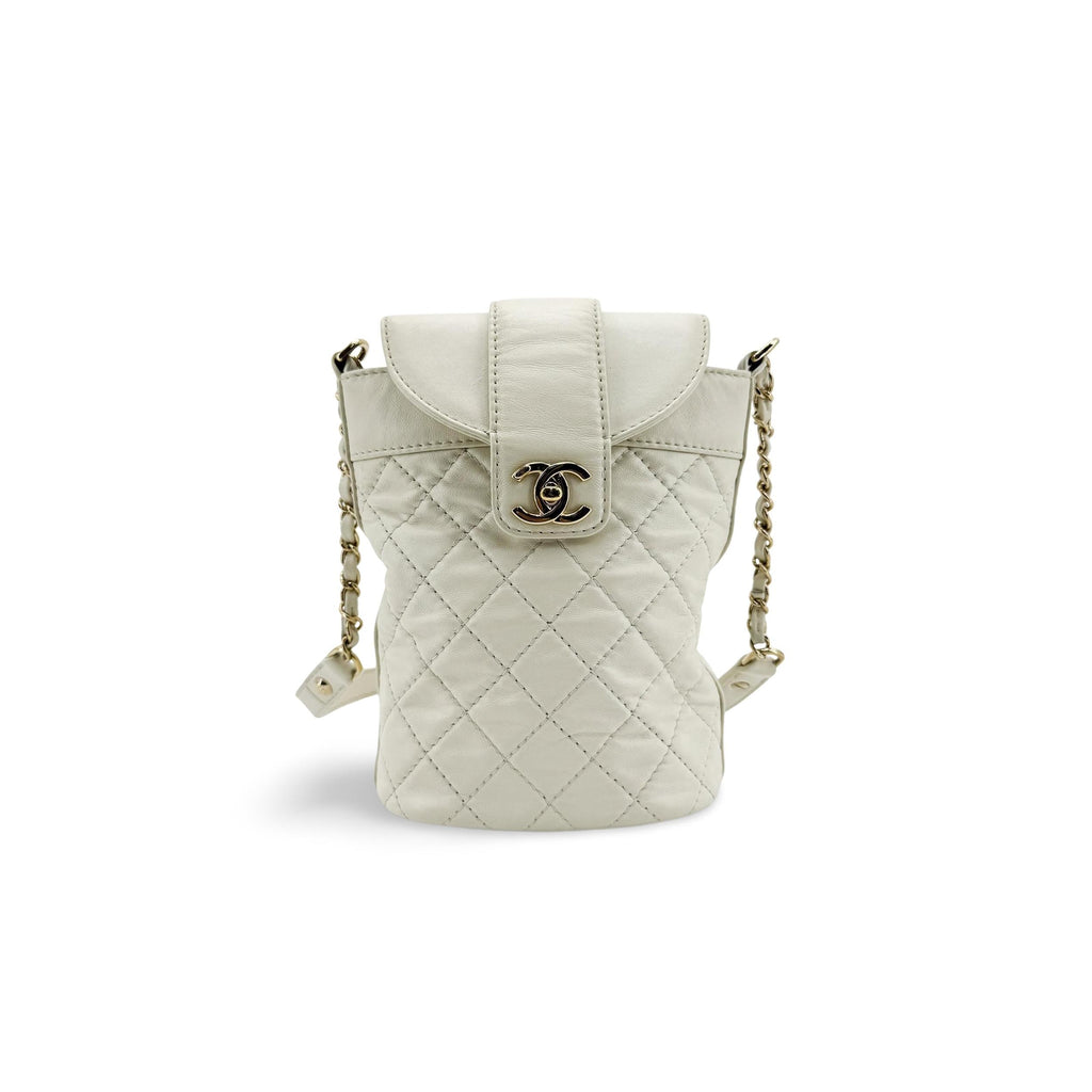 Chanel - Axelväska Cc Lock Flap Bucket Small Läder - Vit