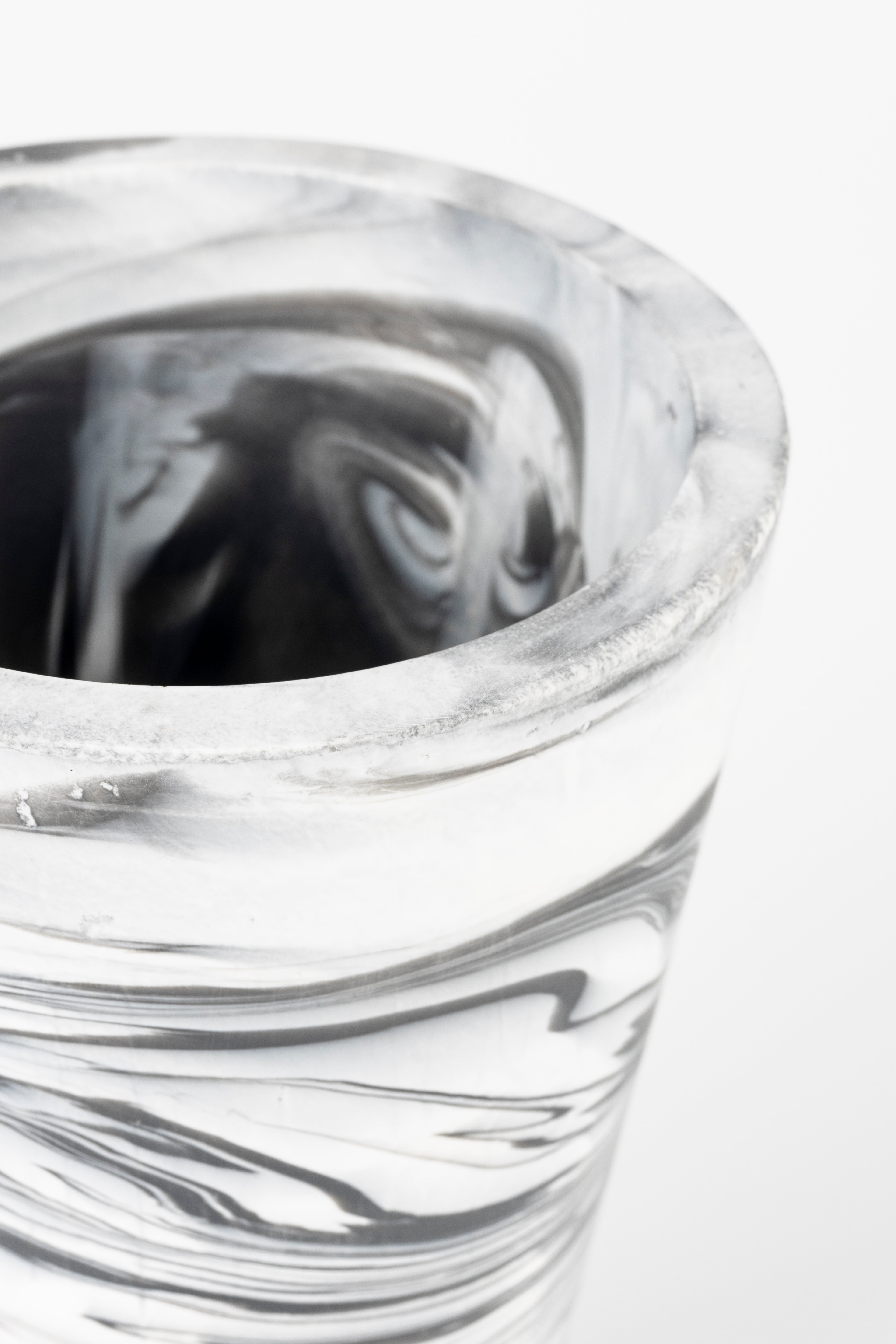 Conic M - Vase - Résine - Noir/Blanc/Gris