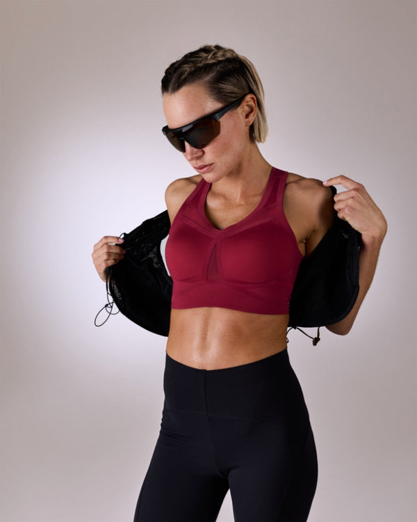 kobieta nosząca stanik sportowy hastko BRA N°39 #color_tuscany-bordeaux