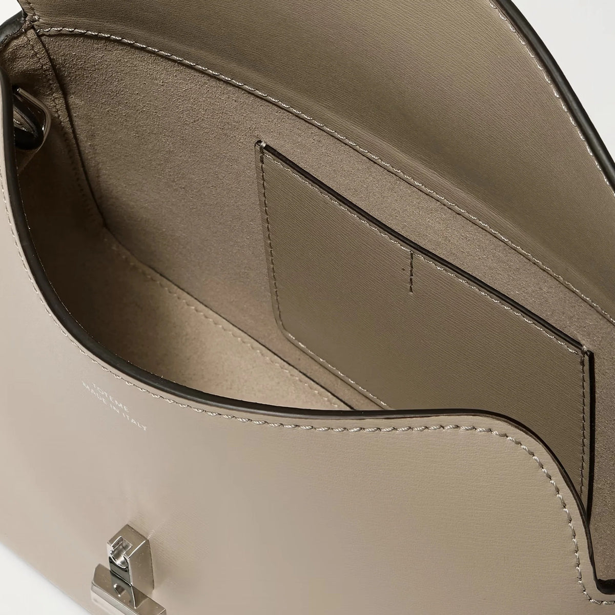 Borsa Toteme T-Lock Clutch in pelle