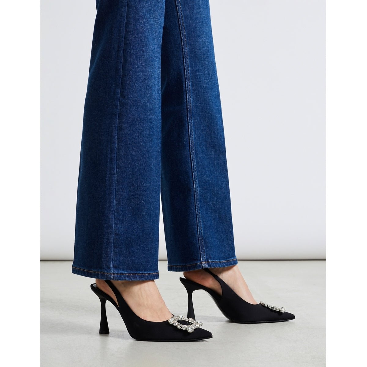 Pernille Flare Jeans - Denim V-354 - Women