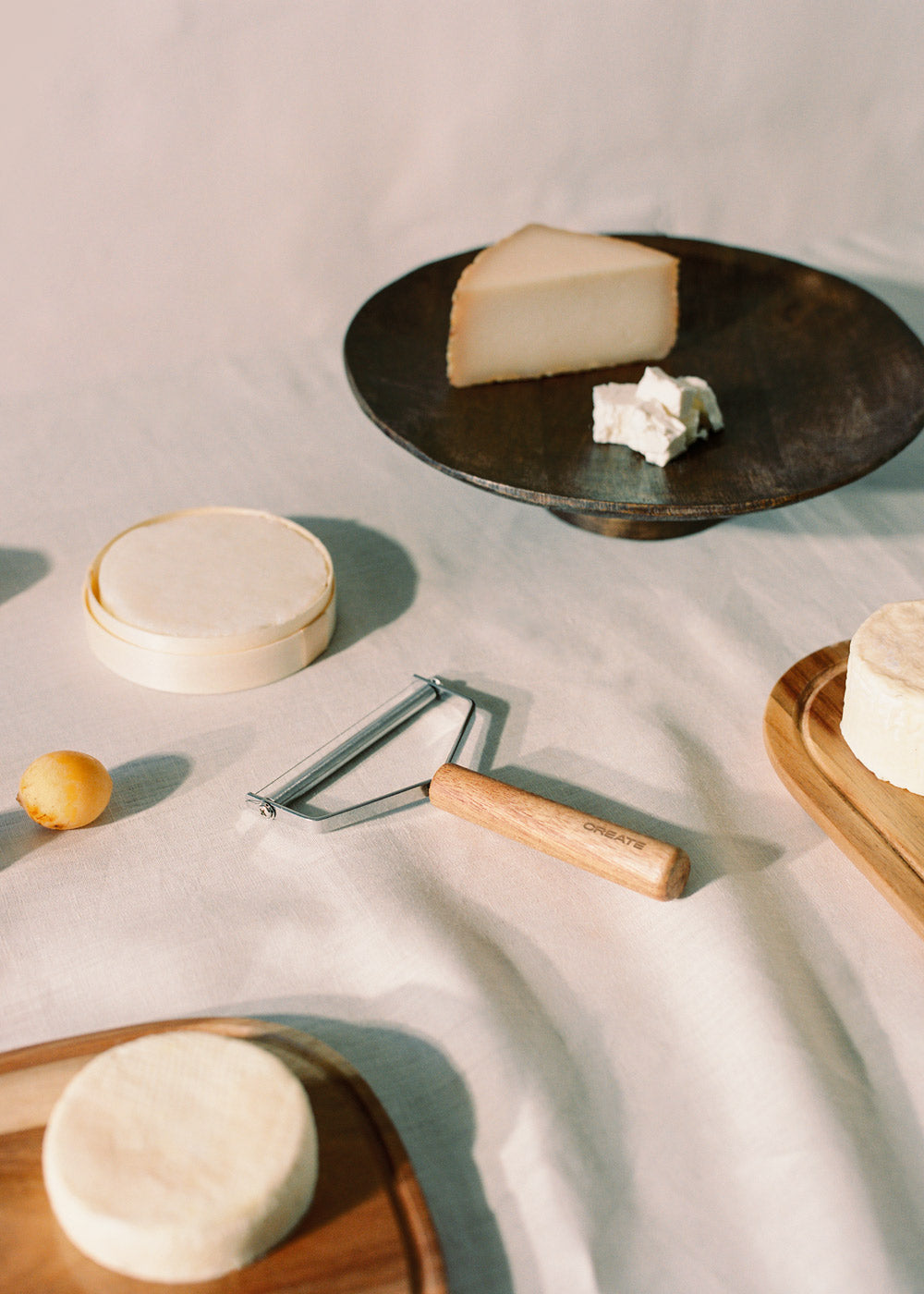 Kitchenware Essentials - Fil A Fromage Avec Manche En Bois D'Acacia