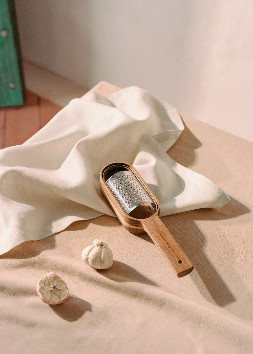 Kitchenware Essentials - Râpe Avec Bol En Bois D’Acacia