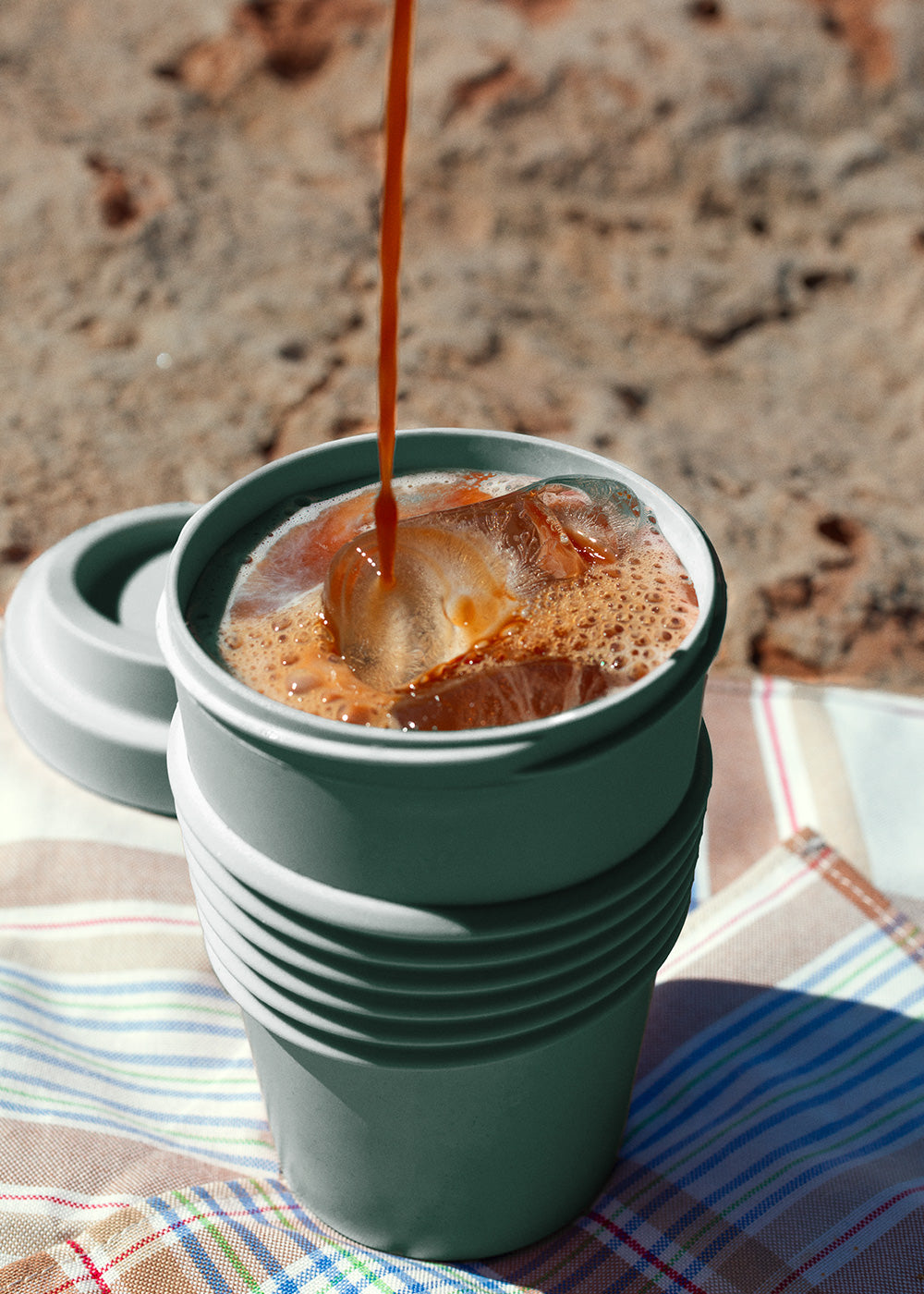 Kitchenware Outdoor Eco - Verre A Café Avec Couvercle En Matériel Recyclé - Vert Sauge