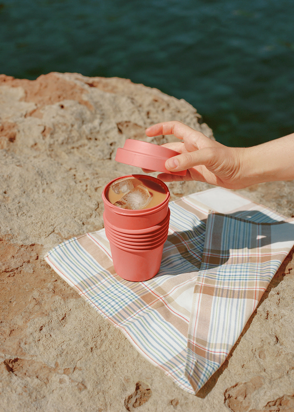 Kitchenware Outdoor Eco - Verre A Café Avec Couvercle En Matériel Recyclé - Terracotta