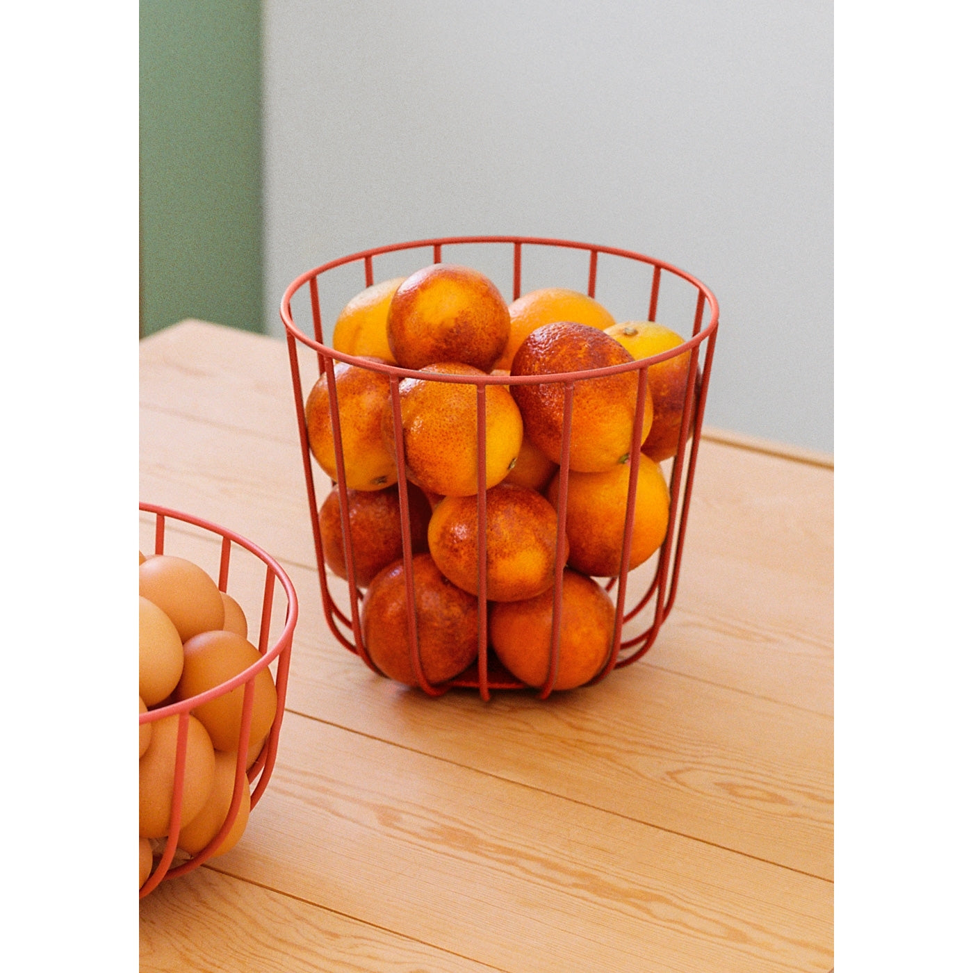 Kitchenware Studio - Large Metallic Basket With Non-Slip Base - Terracotta