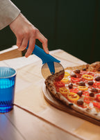 Kitchenware Studio - Roulette A Pizza - Bleu Cobalt