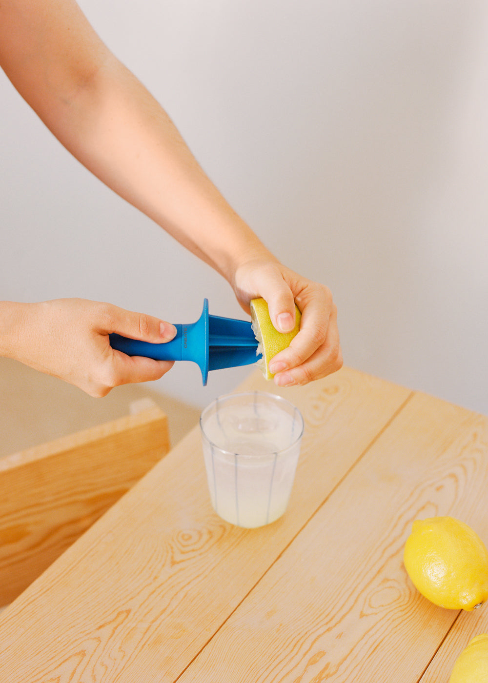 Kitchenware Studio - Manual Citrus Press - Cobalt Blue