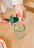 Kitchenware Studio - Presse-Agrumes Manuel - Vert Sauge