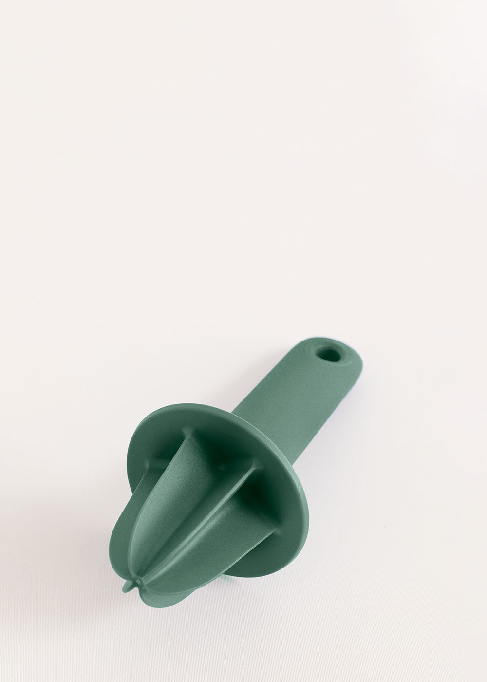 Kitchenware Studio - Presse-Agrumes Manuel - Vert Sauge