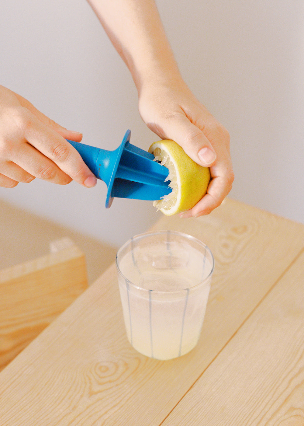Kitchenware Studio - Manual Citrus Press - Cobalt Blue