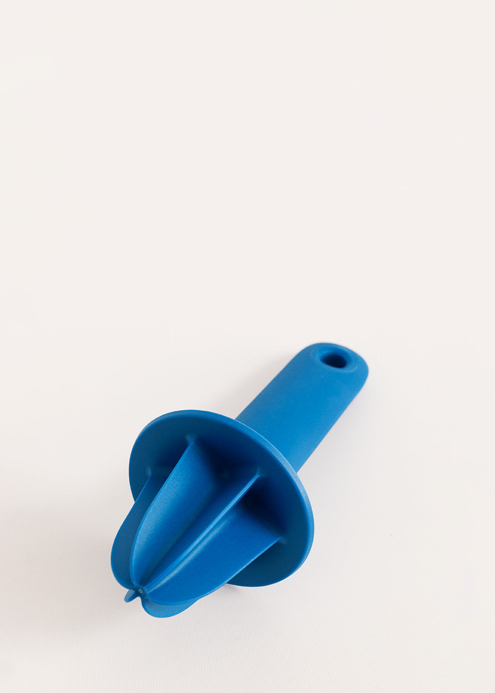 Kitchenware Studio - Manual Citrus Press - Cobalt Blue